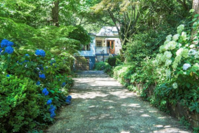 Winter Rose - gorgeous gardens sleeps 5